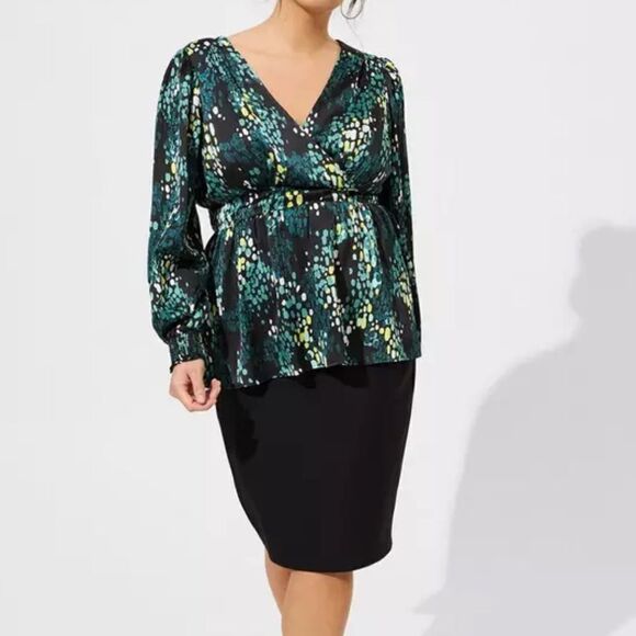 TORRID 3 GreenV-shaped wrap Satin woven blouson sleeves smocked cuff.back tie. - Picture 3 of 11